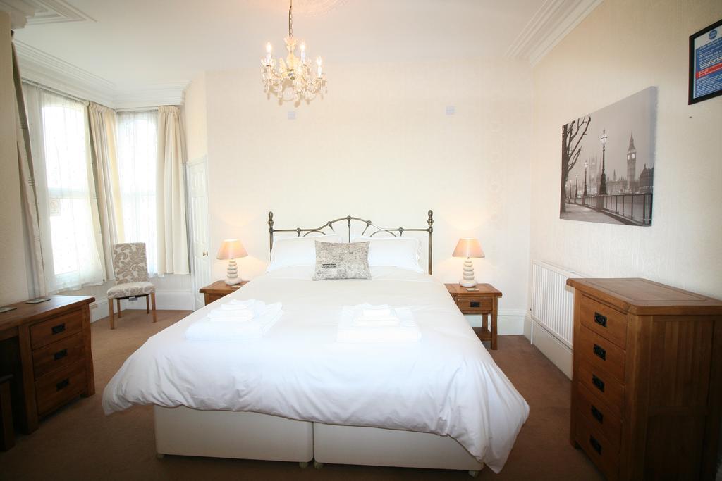 Bed and Breakfast Lincoln House Бринлингтон Экстерьер фото
